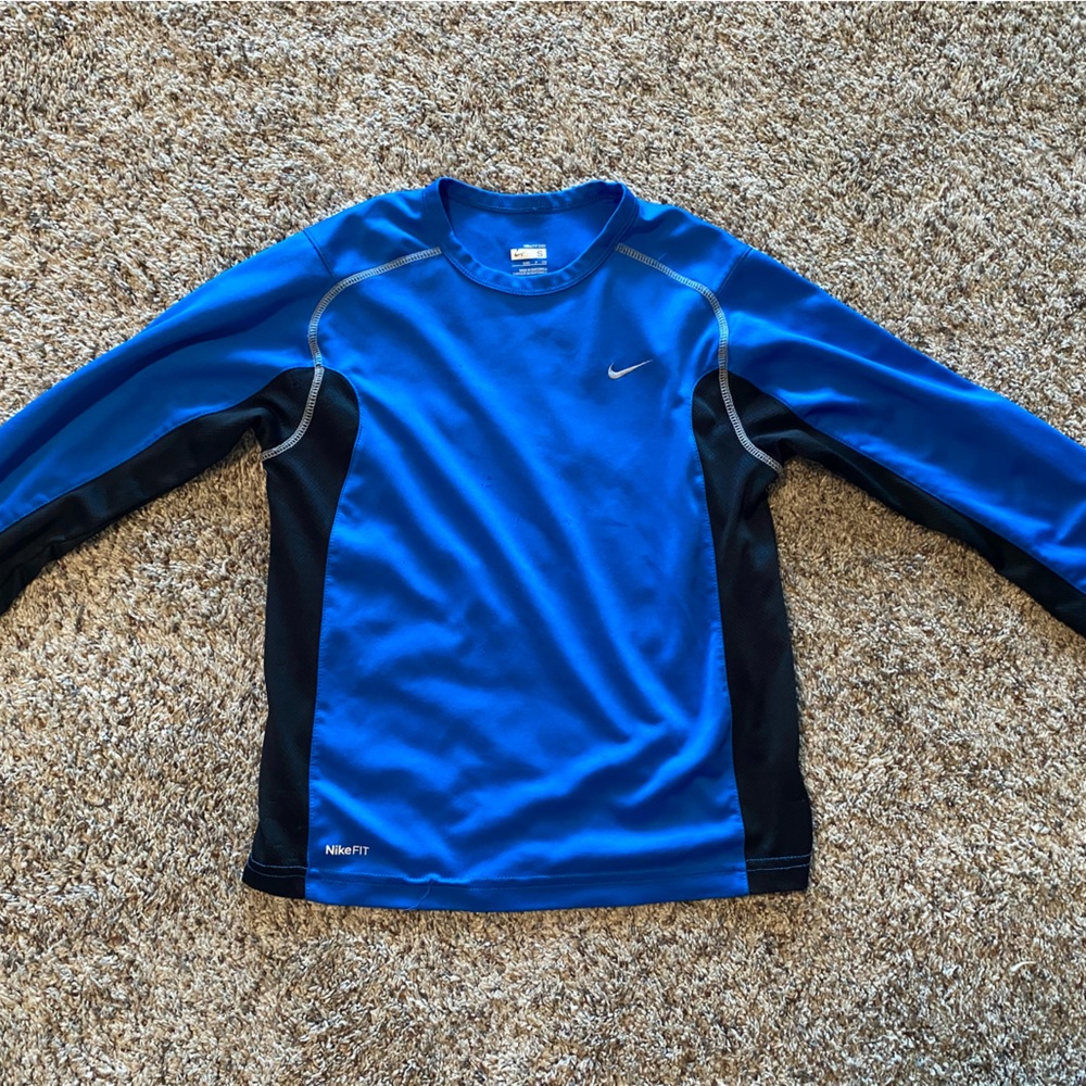 Boys Nike shirt size S